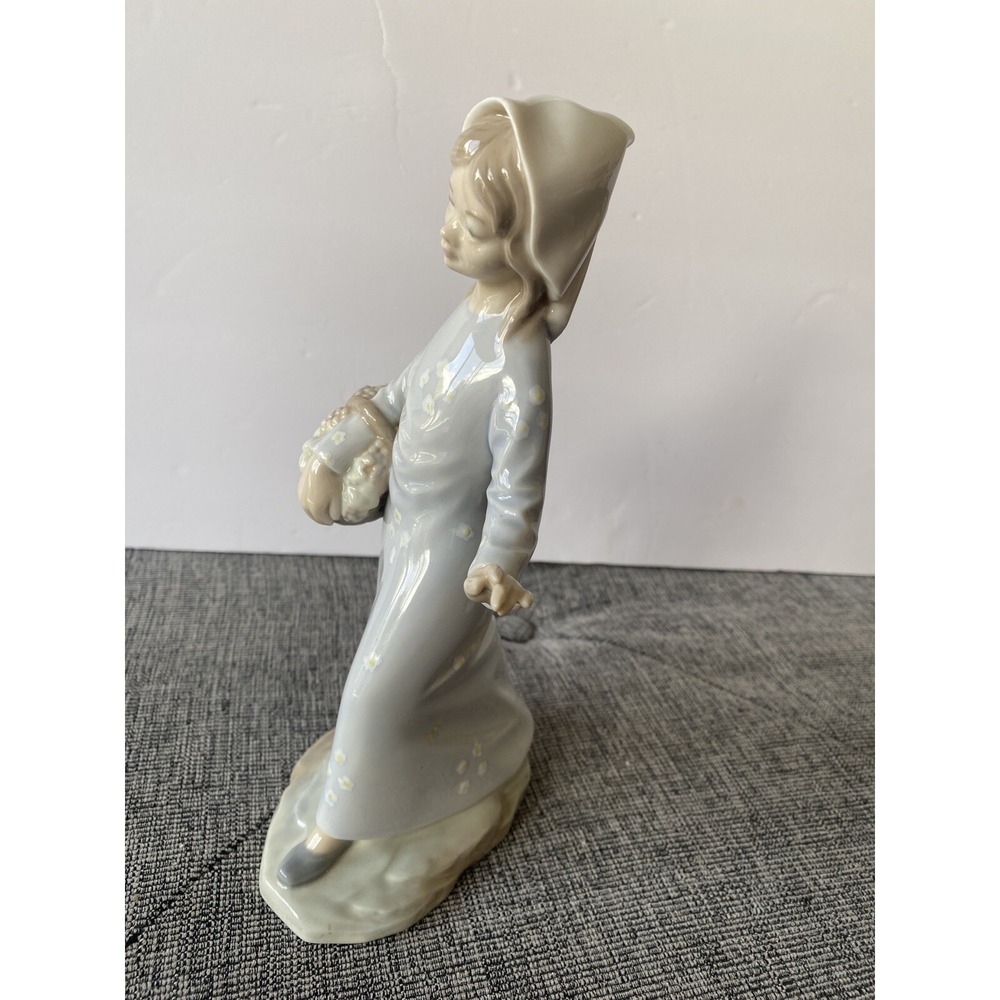 Lladro Zaphir Retired/Rare From The Vineyard Girl w/Basket of Grapes 9" Spain - Picture 3 of 8